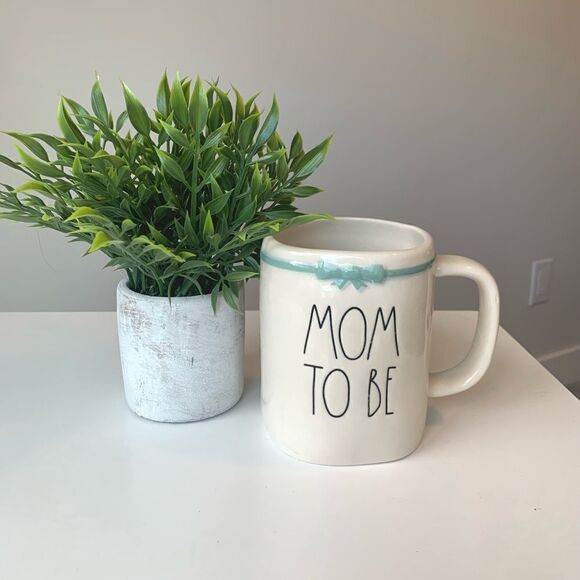 new Rae Dunn “Mom To Be” Mug - Picture 1 of 3
